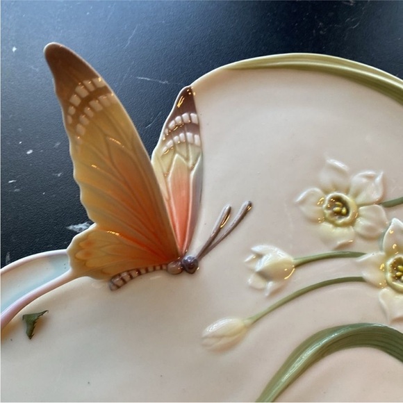 Frank Butterfly and Floral Decorative Plate - Picture 2 of 8